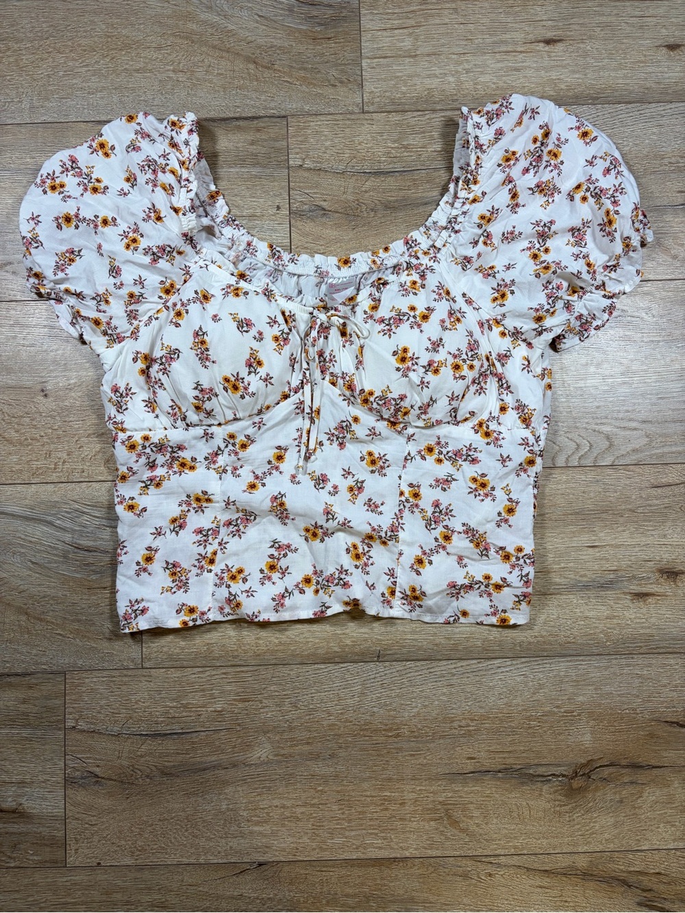 No Boundaries White Floral Puff-Sleeve Crop Top with Yellow & Pink Blossoms